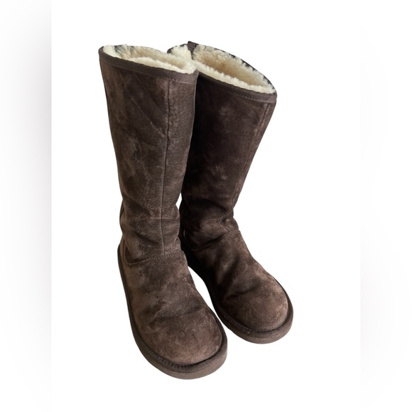 UGG Shoes - UGG Boots Size 8 Chocolate Brown Shearling Suede